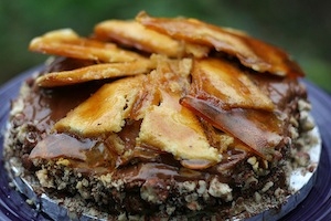Una versione della torta Dobos, il dolce più celebre del Paese, farcito con crema al cioccolato e caramello (foto amyisaacson)