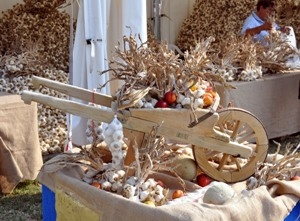 L’Aglio di Voghiera Dop è disponibile in trecce da 500 g a 2 kg, in retino da 100 g a 500 g e in sacco da 1 kg a 5 kg