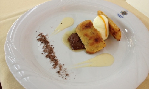 Il giovane Francesco D'Aversa si è piazzato primo al Trofeo Armonie in Cucina con i suoi Biscotti profumati al finocchio e arancia con spuma all'evo e ganache di riso