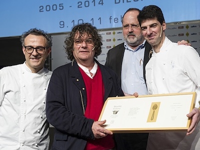 Agli estremi, Massimo Bottura e Raffaele Alajmo tributano con Paolo Marchi l'omaggio a Fulvio Pierangelini