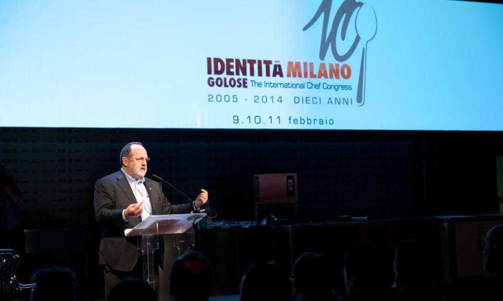 Paolo Marchi sul palco della decima edizione del congresso Identità Milano
