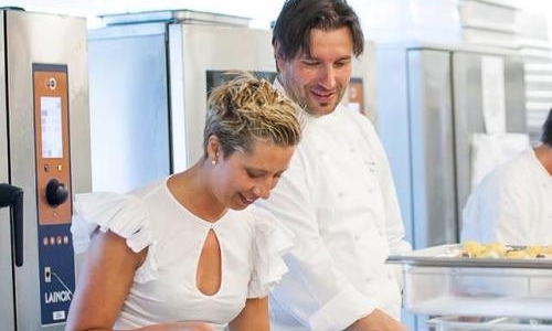 Elisa Arduini con Ivano Ricchebono, marito e chef del ristorante The Cook