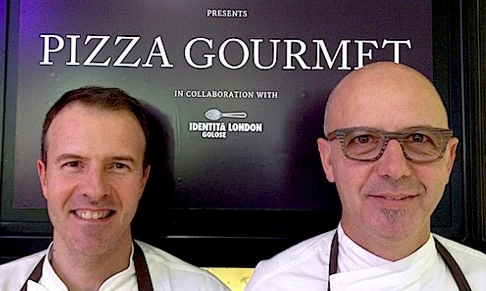 I due protagonsiti di IdentitĂ Pizza da Harrods a Londra: a sinistra Simone Padoan, a destra Franco Pepe. Le loro pizze, tre a testa, profumeranno fino a sabato 31 otobre la pizzeria dell'incredibile grande magazzino della capitale inglese