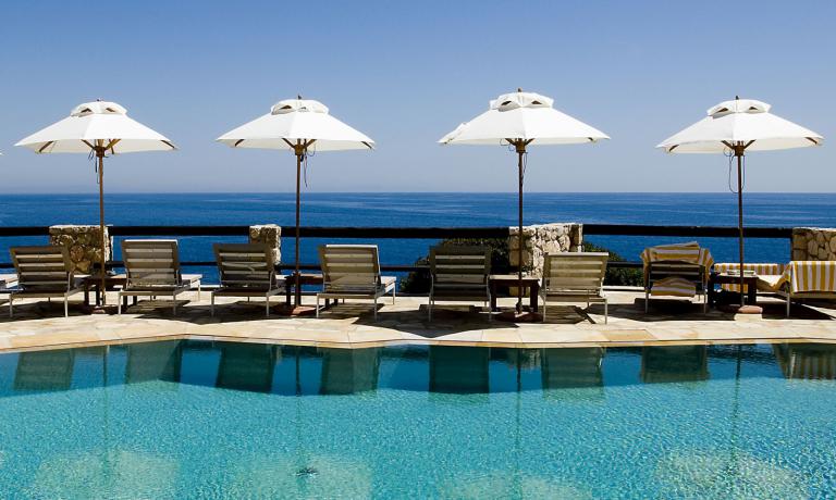 Uno scorcio dalla piscina del Pellicano in località Sbarcatello a Porto Ercole (Grosseto). Il ristorante 2 stelle Michelin dell'hotel di proprietà della famiglia Sciò dalla prossima stagione cambia chef: dopo una lunga reggenza il cuoco Antonio Guida salirà in sella al ristorante del Mandarin Oriental Hotel di Milano e il suo posto sarà preso dal conterraneo pugliese ed ex allievo Sebastiano Lombardi, ora al timone del Cielo del relais La Sommità di Ostuni (Brindisi)