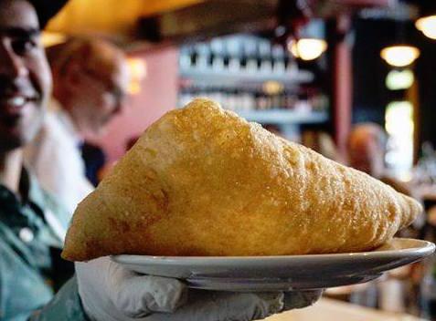 Ha fatto furore in California la pizza fritta di Franco Pepe