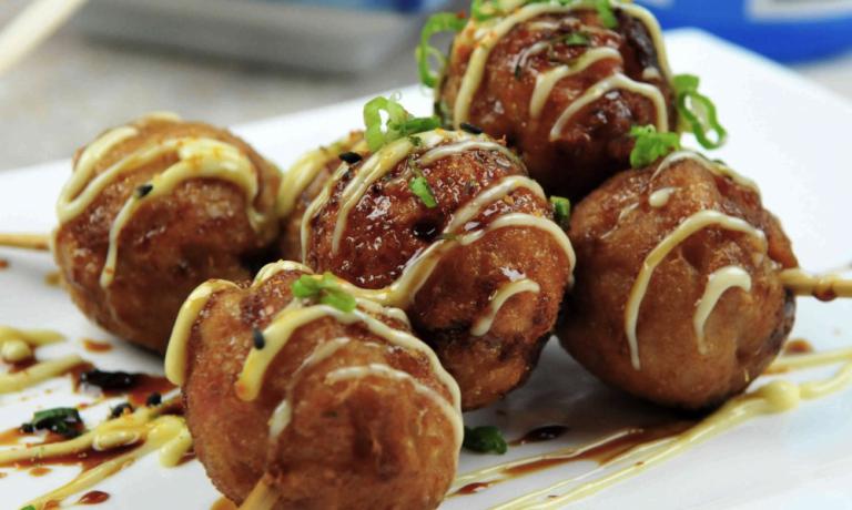 Takoyaki, made with octpus and ginger (foto boryssnorc.com)
