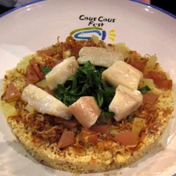 L\'Insalata di cous cous e tonno di ombrina, pere, mandorle e kefir, una ricetta di Fabrizio Ferrari, chef del Porticciolo 84 a Lecco, telefono +39.0341.498103