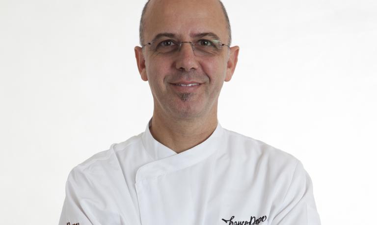 Identità di Pizza (e di pane), in collaborazione con Molino Quaglia, torna nel programma di Identità Milano. E tra i relatori torna anche Franco Pepe. Il pizzaiolo di Caserta presenterà una lezione tutta dedicata alla ricerca di un gusto sano e intelligente. Che sani il cuore. Gli altri interventi della giornata di luned́ 9 febbraio saranno di Francesca Morandin, Gabriele Bonci, Federica Racinelli e Martino Faccin, Simone Padoan, Renato Bosco, Alberto Morello, Vitantonio Lombardo e Angelo Rumolo