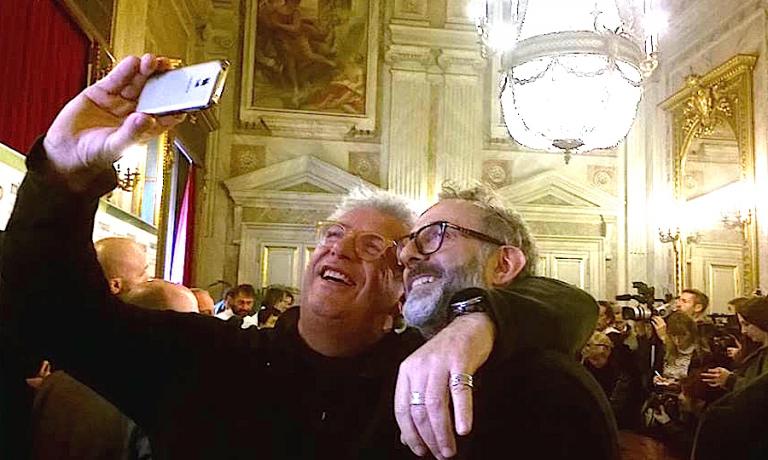 Igles Corelli e Massimo Bottura, selfie per ricordare una giornata importante per la ristorazione italiana