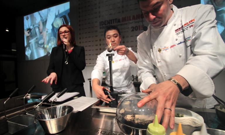 Luca Fantin usa grandissime materie prime giapponesi per comporre la sua cucina di stile italiano. Così la pasta incontra gigantesche ostriche jap, oppure un ragù di wagyu