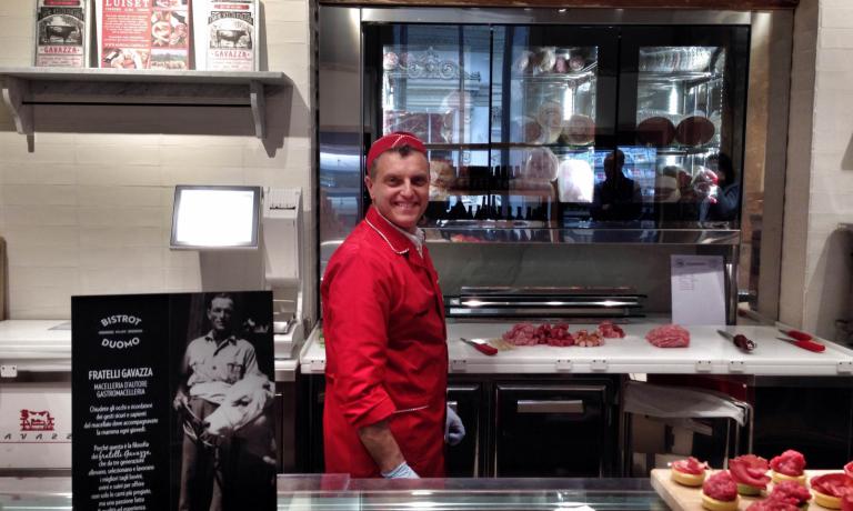La macelleria è cuarata dai Fratelli Gavazza, storica azienda astigiana