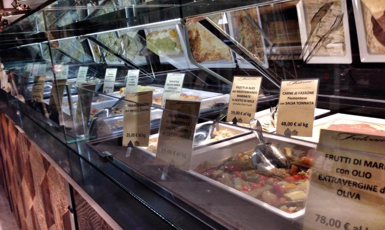 Lo spazio della gastronomia è affidato all'azienda Falcone di Verzuolo (Cuneo), riconosciuta come "eccellenza artigiana" dalla regione Piemonte