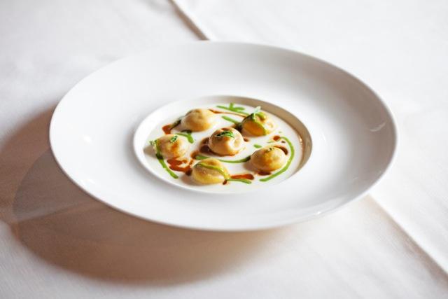 Esplosione di Birra Moretti con salsa al parmigiano, crema di basilico e jus di manzo, piatto con cui Antonio Borruso del ristorante Umami di Bormio (Sondrio) passò il primo turno del Premio Birra Moretti Grand Cru 2013. Il concorso 2014 sta giungendo pian piano alla fase conclusiva: sono stati selezionati i 50 finalisti, che entro il 19 dessert dovranno comporre un dessert con birra come ingrediente e in abbinamento e al massimo due spezie/erbe aromatiche