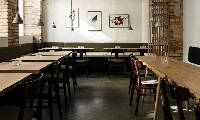 La sala del Relae, il primo ristorante aperto da Puglisi nel quartiere di Nørrebro