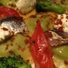 Raviolo di broccoli con burrata, peperoni e alici, piatto della Conserverie di rue du Sentier a Parigi, telefono +33.(0)1.40261424. Il cocktail bar di Eric Bulteau e Richard Azarnia ha reclutato da poco Cristiano Andreini, chef da una stella al ristorante Andreini di Alghero (Sassari), autore del piatto in foto (scatto di Tokyo Cervigni)