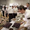 [p]La preparazione nel foyer della festa di chiusura di Identit&agrave; 2011 con il buffet di dolcezze dell'&Eacute;cole du Grand Chocolat Valrhona[/p]