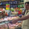 [p][b]Fabio Barbaglini[/b] fa la spesa al mercato [i]Morsenchio[/i] per l'iniziativa[i] Cuoco sociale[/i][/p]