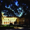L'oasi verde che circonda l'ingresso della Rimessa di Mariano Comense (Como),&nbsp;+39.031.749668, 1 stella Michelin dal 1995 al 2000. Dopo oltre 20 anni di attivit&agrave;,&nbsp;lo chef Sergio Mauri ha lasciato il timone a Francesco Palumbo, ultima esperienza da Cracco a Milano, e al cuoco Stefano Ierardi, gi&agrave; all&rsquo;hotel De La Ville di Monza
