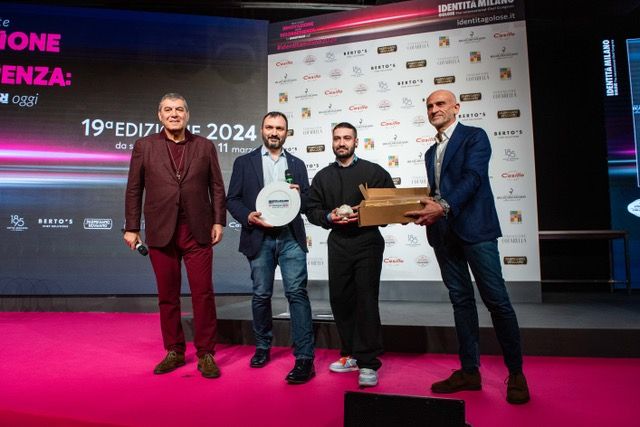 Pasquale Casillo, Presidente Molino Casillo, premia Remo e Mario Capitaneo del ristorante Verso di Milano col premio Creatività in Cucina
