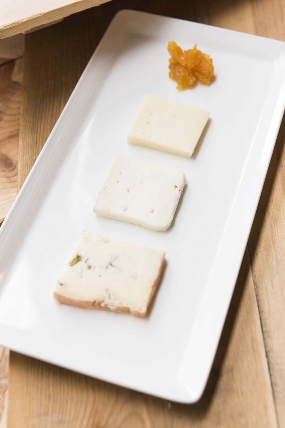 Galleria fotografica






Giancarlo Perbellini di Casa Perbellini, mattatore a Chicago









Gnocchi di polenta di Storo, pane, verze, rape rosse, brodo al caprino e polvere di crosta di Grana Padano, il piatto della lezione di Perbellini in Illinois









Le t-shirt di Eataly









Sarah Grueneberg, chef del ristorante Monteverde di Chicago, una bella sorpresa

 









La pasta di Sarah è quasi cotta…









…e darà vita a splendidi Spaghetti Monograno Felicetti, Grana Padano, pecorino romano e toscano, ricotta di siero di latte, blend di 4 pepi









Carlo Cracco, protagonista di una lezione e di un pranzo a Chicago









The making of… Bacio Perugina

 









Gli Spaghettoni Felicetti con plancton di Carlo Cracco

 









Fusillotti Cappelli Monograno Felicetti e burro affumicato, un primo efficace di Carlo Cracco

 









Pasta ancora protagonista con i deliziosi Sedani Monograno Felicetti e vellutata di fagioli con polpo, abalone della baia di Monterey e pepe affumicato di Michael Tusk, chef del Quince di San Francisco

 









I tortelli al topinambur, primo piatto del pranzo di Eataly Chicago. La firma è ancora di Michael Tusk

 









L’Uovo affumicato presentato da Carlo Cracco al pranzo di Chicago

 









Crostata di buttermilk, il dolce di Chicago firmato a Eataly Chicago da Rob Wing, resident chef

 









Spalla fondente d’agnello, cipolla, mozzarella affumicata e pane al pomodoro, il secondo di Chicago di Giancarlo Perbellini

 






