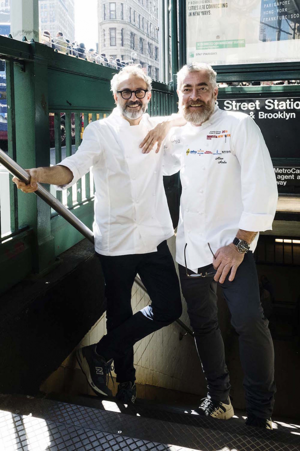 Galleria fotografica






Giancarlo Perbellini di Casa Perbellini, mattatore a Chicago









Gnocchi di polenta di Storo, pane, verze, rape rosse, brodo al caprino e polvere di crosta di Grana Padano, il piatto della lezione di Perbellini in Illinois









Le t-shirt di Eataly









Sarah Grueneberg, chef del ristorante Monteverde di Chicago, una bella sorpresa

 









La pasta di Sarah è quasi cotta…









…e darà vita a splendidi Spaghetti Monograno Felicetti, Grana Padano, pecorino romano e toscano, ricotta di siero di latte, blend di 4 pepi









Carlo Cracco, protagonista di una lezione e di un pranzo a Chicago









The making of… Bacio Perugina

 









Gli Spaghettoni Felicetti con plancton di Carlo Cracco

 









Fusillotti Cappelli Monograno Felicetti e burro affumicato, un primo efficace di Carlo Cracco

 









Pasta ancora protagonista con i deliziosi Sedani Monograno Felicetti e vellutata di fagioli con polpo, abalone della baia di Monterey e pepe affumicato di Michael Tusk, chef del Quince di San Francisco

 









I tortelli al topinambur, primo piatto del pranzo di Eataly Chicago. La firma è ancora di Michael Tusk

 









L’Uovo affumicato presentato da Carlo Cracco al pranzo di Chicago

 









Crostata di buttermilk, il dolce di Chicago firmato a Eataly Chicago da Rob Wing, resident chef

 









Spalla fondente d’agnello, cipolla, mozzarella affumicata e pane al pomodoro, il secondo di Chicago di Giancarlo Perbellini

 









I formaggi di Carozzi: Quader de Cavra, formaggio Branzi, Valtunt della Valsassina

 









Franco Pepe e Lidia Bastianich, protagonisti della lezione d’apertura della settima edizione di Identità New York

 









Tutto esaurito anche quest’anno alla Scuola di Eataly Flatiron

 









Il prologo della lezione numero 2 di New York: Massimo Bottura e Alex Atala vanno in diretta sulla pagina facebook del New York Times. Con loro, la foodjournalist Melissa Clark

 







