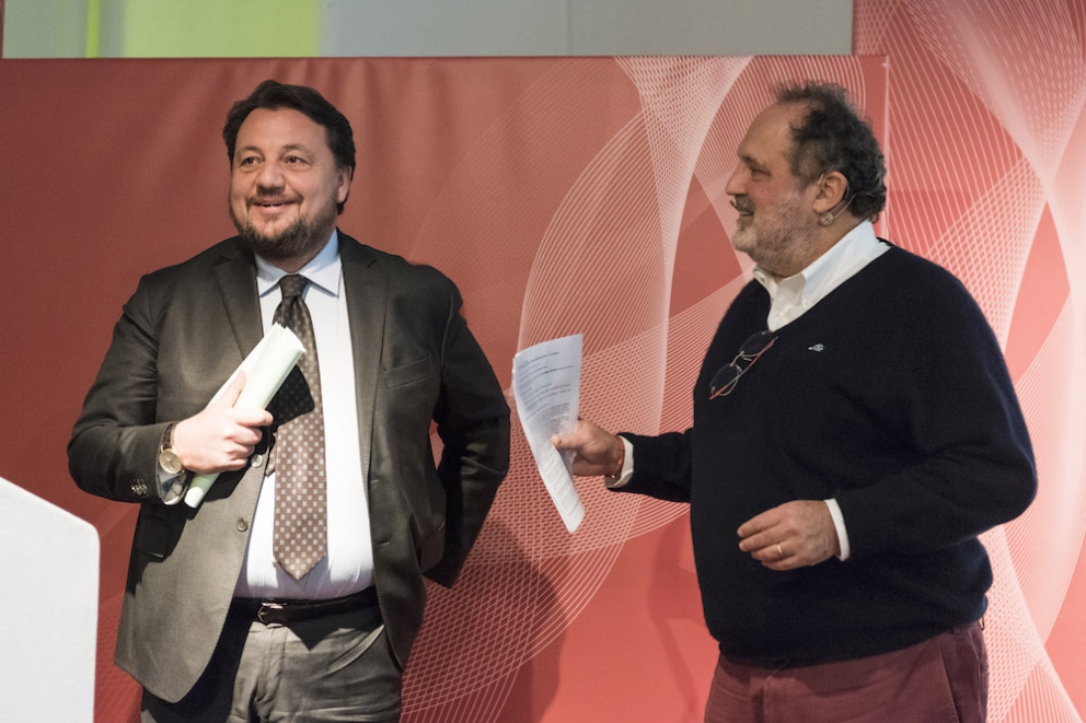 Photogallery






Tutti i premiati (come sempre under 40) nelle foto di Brambilla-Serrani: qui Martina Caruso (la migliore chef) premiata da Stefano Marini (San Pellegrino-Acqua Panna)









Diego Rossi (premio birra in cucina) premiato da Ilaria Zaminga (Fondazione Birra Moretti)









Lo Zuma di Roma, nella persona del sommelier Michele Brando, premiato per la migliore carta dei vini e distillati da Alessandro Massano (Moët Hennessy)









Gianni Sinesi premiato come miglior sommelier da Francesco Zonin (Casa Vinicola Zonin)









Barbara Manoni premiata come miglior maître da Enrico Ugolini (Cantine Santa Margherita)









Il Metamorfosi di Roy Caceres premiato per il miglior cestino del pane da Piero Gabrieli (Molino Quaglia)









Floriano e Giovanni Pellegrino premiati come sorpresa dell’anno da Anna Maschio (Bonaventura Maschio)









Virgilio Martinez, che ha mandato un contributo video, premiato come miglior chef straniero da Chiara Zucchetti (Lavazza)









Claudio Catino premiato come miglior sous-chef da Elena Bacchini (Divine Creazioni Surgital)









Andrea Tortora premiato come miglior chef pasticciere da Paola Rossoni (Pavoni Italia)









Gli Abbruzzino premiati come famiglia dell'anno da Paola Valeria Jovinelli (Arte del Convivio)









Matteo Baronetto premiato come miglior chef da Giuseppe Saetta (Consorzio Tutela Grana Padano)









Ryan King premiato come miglior food writer da Roberta Garibaldi e Giorgio Gori (East Lombardy)






