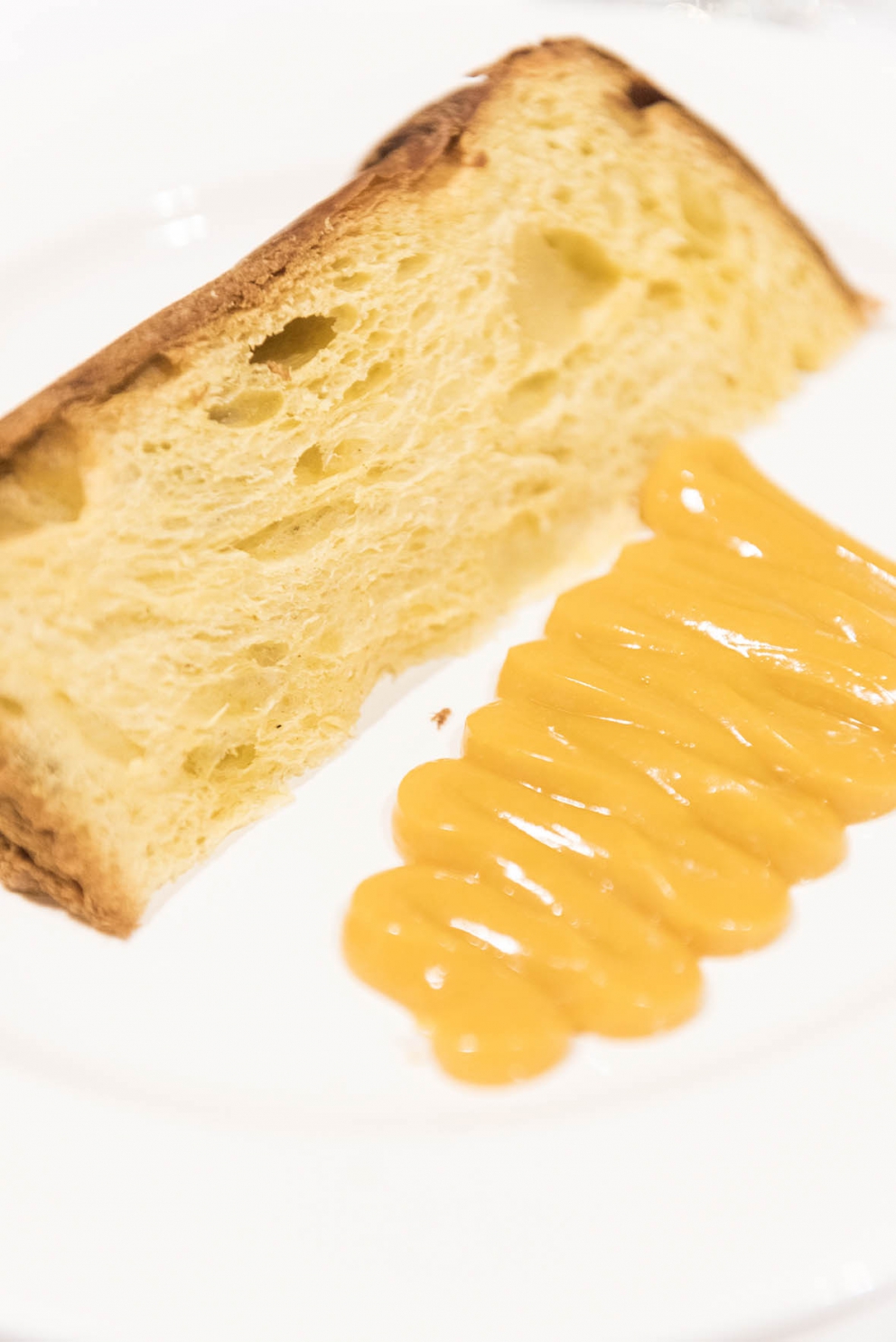 Galleria fotografica






Camilla Pietrantonio del Centro Clinico Nemo, infaticabile organizzatrice della serata









In cucina si prepara lo Sgombro Amarcord di Misha Sukyas del ristorante Puzzle: è marinato nel sangue di bue









I bun, panini al vapore, di Eugenio Roncoroni de Al Mercato









Alessandro Procopio del team Oldani, ristorante D'O di Cornaredo









Misha Sukyas e Matteo Monti del ristorante Rebelor del Pont di Milano









Con Sukyas e Monti, ragazze impegnate nell'organizzazione della serata Nemo. Seconda da sinistra, Daria Abbondi di Magenta Bureau









Il midollo alla brace, metà della pietanza che cucinerà Diego Rossi del ristorante Trippa di Milano









Diego Rossi ed Eugenio Roncoroni









Monti, Rossi, Eugenio Boer di Essenza (Milano) e Christian Milone della Trattoria Zappatori di Pienrolo (Torino)









Eruzione al limone di Roberto Di Pinto del Bulgari di Milano, assente giustificato causa viaggio di nozze









Il riso di Boer e Milone









Christian Milone














La Bruschetta toscana secondo i disfagici di Matteo Monti









Alberto Fontana, presidente della Fondazione Serena/Nemo e lo chef Davide Oldani









Tanti i ragzzi impegnati e i volontari della serata









Giacomo Gironi (Al Mercato, responsabile della sala nella cena di Nemo), Milone e Boer
























Paolo Marchi e Claudio Ceroni di Identità Golose














La serata è stata allietata dalle musiche di Fabius Constable & The Celtic Harp Orchestra






