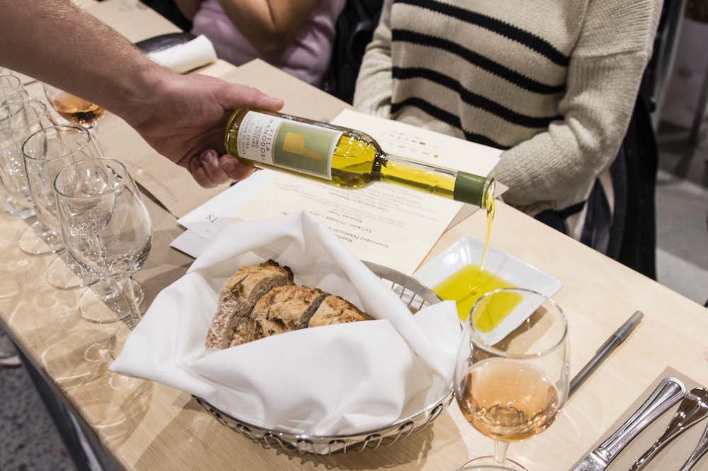 Galleria fotografica






Giancarlo Perbellini di Casa Perbellini, mattatore a Chicago









Gnocchi di polenta di Storo, pane, verze, rape rosse, brodo al caprino e polvere di crosta di Grana Padano, il piatto della lezione di Perbellini in Illinois









Le t-shirt di Eataly









Sarah Grueneberg, chef del ristorante Monteverde di Chicago, una bella sorpresa

 









La pasta di Sarah è quasi cotta…









…e darà vita a splendidi Spaghetti Monograno Felicetti, Grana Padano, pecorino romano e toscano, ricotta di siero di latte, blend di 4 pepi









Carlo Cracco, protagonista di una lezione e di un pranzo a Chicago









The making of… Bacio Perugina

 









Gli Spaghettoni Felicetti con plancton di Carlo Cracco

 









Fusillotti Cappelli Monograno Felicetti e burro affumicato, un primo efficace di Carlo Cracco

 









Pasta ancora protagonista con i deliziosi Sedani Monograno Felicetti e vellutata di fagioli con polpo, abalone della baia di Monterey e pepe affumicato di Michael Tusk, chef del Quince di San Francisco

 









I tortelli al topinambur, primo piatto del pranzo di Eataly Chicago. La firma è ancora di Michael Tusk

 









L’Uovo affumicato presentato da Carlo Cracco al pranzo di Chicago

 









Crostata di buttermilk, il dolce di Chicago firmato a Eataly Chicago da Rob Wing, resident chef

 









Spalla fondente d’agnello, cipolla, mozzarella affumicata e pane al pomodoro, il secondo di Chicago di Giancarlo Perbellini

 









I formaggi di Carozzi: Quader de Cavra, formaggio Branzi, Valtunt della Valsassina

 









Franco Pepe e Lidia Bastianich, protagonisti della lezione d’apertura della settima edizione di Identità New York

 









Tutto esaurito anche quest’anno alla Scuola di Eataly Flatiron

 









Il prologo della lezione numero 2 di New York: Massimo Bottura e Alex Atala vanno in diretta sulla pagina facebook del New York Times. Con loro, la foodjournalist Melissa Clark

 









Massimo Bottura e Alex Atala

 









I passatelli ricavati dagli scarti della pizza, oggetto della lezione newyorkese di Massimo Bottura

 









Massimo Bottura e il fido secondo Davide Di Fabio

 









Alex Atala, passione paulista

 









Il piatto della lezione di Alex Atala: petto di vitello (brisket) con bacuri e cipolle pickled

 









L’omaggio di Massimo Bottura a Identità Golose

 









Massimo Bottura scherza coi ragazzi del suo team

 









La Lasagna di zucchine con pomodori e marinara piccante, il piatto di Matthew Kenney, cuoco vegano e crudista americano

 









La Zuppa di Grana Padano con pomodori pelati e pane raffermo di Niko Romito, co-autore con Kenney della terza e ultima lezione di New York

 









Romito e il metrò

 









Paolo Marchi e Matthew Kenney al pronti-via della cena Dine Around da Eataly Flatiron

 









La Tagliatelle di alghe cacio e pepe di Matthey Kenney al Dine Around

 









Tartufi protagonisti con Urbani Truffles

 









Dine Around: Massimo Bottura spiega ai convenuti il suo “Lenticchia è meglio del caviale”

 









Say cheeese

 









Il resident chef di Eataly Flatiron Fortunato Nicotra al lavoro al Dine Around col suo piatto: Felicetti Conchiglie Nere, Grana Padano e ristretto di pera

 









Le Bombe alla crema di Niko Romito e Dino Como, il dessert del Dine Around

 









Una curiosa espressione parallela di Romito e il suo staff

 









Lidia Bastianch e Niko Romito

 






