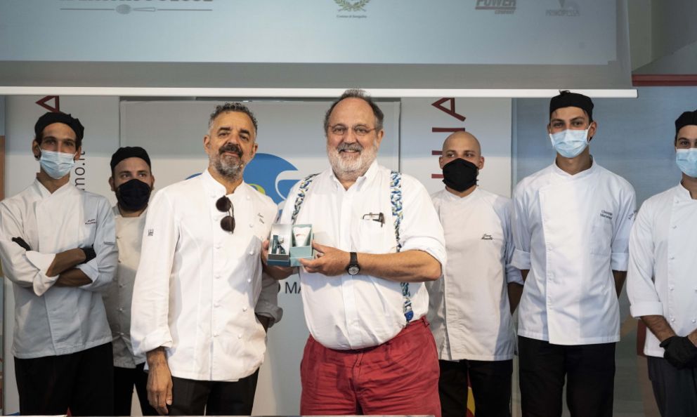Paolo Marchi con Mauro Uliassi sul palco della prima edizione
