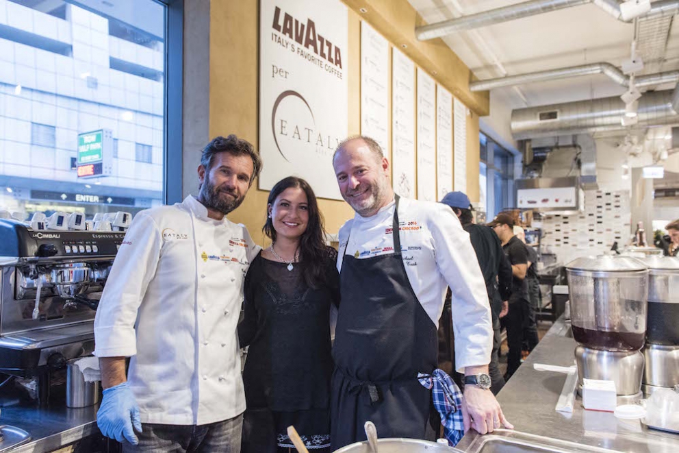 Galleria fotografica






Giancarlo Perbellini di Casa Perbellini, mattatore a Chicago









Gnocchi di polenta di Storo, pane, verze, rape rosse, brodo al caprino e polvere di crosta di Grana Padano, il piatto della lezione di Perbellini in Illinois









Le t-shirt di Eataly









Sarah Grueneberg, chef del ristorante Monteverde di Chicago, una bella sorpresa

 









La pasta di Sarah è quasi cotta…









…e darà vita a splendidi Spaghetti Monograno Felicetti, Grana Padano, pecorino romano e toscano, ricotta di siero di latte, blend di 4 pepi









Carlo Cracco, protagonista di una lezione e di un pranzo a Chicago









The making of… Bacio Perugina

 









Gli Spaghettoni Felicetti con plancton di Carlo Cracco

 









Fusillotti Cappelli Monograno Felicetti e burro affumicato, un primo efficace di Carlo Cracco

 









Pasta ancora protagonista con i deliziosi Sedani Monograno Felicetti e vellutata di fagioli con polpo, abalone della baia di Monterey e pepe affumicato di Michael Tusk, chef del Quince di San Francisco

 









I tortelli al topinambur, primo piatto del pranzo di Eataly Chicago. La firma è ancora di Michael Tusk

 









L’Uovo affumicato presentato da Carlo Cracco al pranzo di Chicago

 









Crostata di buttermilk, il dolce di Chicago firmato a Eataly Chicago da Rob Wing, resident chef

 









Spalla fondente d’agnello, cipolla, mozzarella affumicata e pane al pomodoro, il secondo di Chicago di Giancarlo Perbellini

 









I formaggi di Carozzi: Quader de Cavra, formaggio Branzi, Valtunt della Valsassina

 









Franco Pepe e Lidia Bastianich, protagonisti della lezione d’apertura della settima edizione di Identità New York

 









Tutto esaurito anche quest’anno alla Scuola di Eataly Flatiron

 









Il prologo della lezione numero 2 di New York: Massimo Bottura e Alex Atala vanno in diretta sulla pagina facebook del New York Times. Con loro, la foodjournalist Melissa Clark

 









Massimo Bottura e Alex Atala

 









I passatelli ricavati dagli scarti della pizza, oggetto della lezione newyorkese di Massimo Bottura

 









Massimo Bottura e il fido secondo Davide Di Fabio

 









Alex Atala, passione paulista

 









Il piatto della lezione di Alex Atala: petto di vitello (brisket) con bacuri e cipolle pickled

 









L’omaggio di Massimo Bottura a Identità Golose

 









Massimo Bottura scherza coi ragazzi del suo team

 









La Lasagna di zucchine con pomodori e marinara piccante, il piatto di Matthew Kenney, cuoco vegano e crudista americano

 









La Zuppa di Grana Padano con pomodori pelati e pane raffermo di Niko Romito, co-autore con Kenney della terza e ultima lezione di New York

 









Romito e il metrò

 









Paolo Marchi e Matthew Kenney al pronti-via della cena Dine Around da Eataly Flatiron

 









La Tagliatelle di alghe cacio e pepe di Matthey Kenney al Dine Around

 









Tartufi protagonisti con Urbani Truffles

 









Dine Around: Massimo Bottura spiega ai convenuti il suo “Lenticchia è meglio del caviale”

 









Say cheeese

 









Il resident chef di Eataly Flatiron Fortunato Nicotra al lavoro al Dine Around col suo piatto: Felicetti Conchiglie Nere, Grana Padano e ristretto di pera

 









Le Bombe alla crema di Niko Romito e Dino Como, il dessert del Dine Around

 









Una curiosa espressione parallela di Romito e il suo staff

 









Lidia Bastianch e Niko Romito

 









L’olio è di Villa Manodori

 









Vince Gerasole (qui con Sarah Grueneberg), presentatore delle 5 lezioni nelle due città

 









Giancarlo Perbellini e Sarah Grueneberg

 









Il piatto in tazzina preparato da Carlo Cracco a Chicago per Lavazza

 






