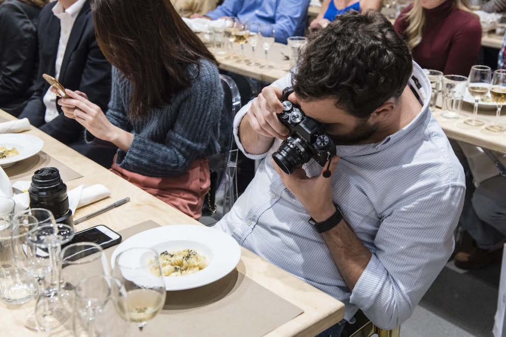 Galleria fotografica






Giancarlo Perbellini di Casa Perbellini, mattatore a Chicago









Gnocchi di polenta di Storo, pane, verze, rape rosse, brodo al caprino e polvere di crosta di Grana Padano, il piatto della lezione di Perbellini in Illinois









Le t-shirt di Eataly









Sarah Grueneberg, chef del ristorante Monteverde di Chicago, una bella sorpresa

 









La pasta di Sarah è quasi cotta…









…e darà vita a splendidi Spaghetti Monograno Felicetti, Grana Padano, pecorino romano e toscano, ricotta di siero di latte, blend di 4 pepi









Carlo Cracco, protagonista di una lezione e di un pranzo a Chicago









The making of… Bacio Perugina

 









Gli Spaghettoni Felicetti con plancton di Carlo Cracco

 









Fusillotti Cappelli Monograno Felicetti e burro affumicato, un primo efficace di Carlo Cracco

 









Pasta ancora protagonista con i deliziosi Sedani Monograno Felicetti e vellutata di fagioli con polpo, abalone della baia di Monterey e pepe affumicato di Michael Tusk, chef del Quince di San Francisco

 









I tortelli al topinambur, primo piatto del pranzo di Eataly Chicago. La firma è ancora di Michael Tusk

 









L’Uovo affumicato presentato da Carlo Cracco al pranzo di Chicago

 









Crostata di buttermilk, il dolce di Chicago firmato a Eataly Chicago da Rob Wing, resident chef

 









Spalla fondente d’agnello, cipolla, mozzarella affumicata e pane al pomodoro, il secondo di Chicago di Giancarlo Perbellini

 









I formaggi di Carozzi: Quader de Cavra, formaggio Branzi, Valtunt della Valsassina

 









Franco Pepe e Lidia Bastianich, protagonisti della lezione d’apertura della settima edizione di Identità New York

 









Tutto esaurito anche quest’anno alla Scuola di Eataly Flatiron

 









Il prologo della lezione numero 2 di New York: Massimo Bottura e Alex Atala vanno in diretta sulla pagina facebook del New York Times. Con loro, la foodjournalist Melissa Clark

 









Massimo Bottura e Alex Atala

 









I passatelli ricavati dagli scarti della pizza, oggetto della lezione newyorkese di Massimo Bottura

 









Massimo Bottura e il fido secondo Davide Di Fabio

 









Alex Atala, passione paulista

 









Il piatto della lezione di Alex Atala: petto di vitello (brisket) con bacuri e cipolle pickled

 









L’omaggio di Massimo Bottura a Identità Golose

 









Massimo Bottura scherza coi ragazzi del suo team

 









La Lasagna di zucchine con pomodori e marinara piccante, il piatto di Matthew Kenney, cuoco vegano e crudista americano

 









La Zuppa di Grana Padano con pomodori pelati e pane raffermo di Niko Romito, co-autore con Kenney della terza e ultima lezione di New York

 









Romito e il metrò

 









Paolo Marchi e Matthew Kenney al pronti-via della cena Dine Around da Eataly Flatiron

 









La Tagliatelle di alghe cacio e pepe di Matthey Kenney al Dine Around

 









Tartufi protagonisti con Urbani Truffles

 









Dine Around: Massimo Bottura spiega ai convenuti il suo “Lenticchia è meglio del caviale”

 









Say cheeese

 









Il resident chef di Eataly Flatiron Fortunato Nicotra al lavoro al Dine Around col suo piatto: Felicetti Conchiglie Nere, Grana Padano e ristretto di pera

 









Le Bombe alla crema di Niko Romito e Dino Como, il dessert del Dine Around

 









Una curiosa espressione parallela di Romito e il suo staff

 









Lidia Bastianch e Niko Romito

 









L’olio è di Villa Manodori

 









Vince Gerasole (qui con Sarah Grueneberg), presentatore delle 5 lezioni nelle due città

 









Giancarlo Perbellini e Sarah Grueneberg

 









Il piatto in tazzina preparato da Carlo Cracco a Chicago per Lavazza

 









Con Carlo Cracco e Michael Tusk, Chiara Zucchetti di Lavazza

 









Cristina Ziliani, autrice di spumeggianti prologhi alle lezioni

 







