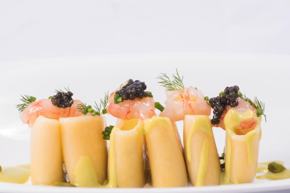 Galleria fotografica






Panino ripieno di panzanella, Cubetto di mortadella grigliato con senape e pistacchio e Sfera di parmigiano









Ravioli d ananas, crema al cocco, rum









Piccione in casseruola, verdure ripiene, caffè









Rombo scottato, salsa al prezzemolo, maionese al limone






