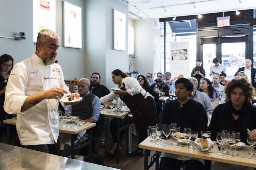 Galleria fotografica






Giancarlo Perbellini di Casa Perbellini, mattatore a Chicago









Gnocchi di polenta di Storo, pane, verze, rape rosse, brodo al caprino e polvere di crosta di Grana Padano, il piatto della lezione di Perbellini in Illinois









Le t-shirt di Eataly









Sarah Grueneberg, chef del ristorante Monteverde di Chicago, una bella sorpresa

 









La pasta di Sarah è quasi cotta…









…e darà vita a splendidi Spaghetti Monograno Felicetti, Grana Padano, pecorino romano e toscano, ricotta di siero di latte, blend di 4 pepi









Carlo Cracco, protagonista di una lezione e di un pranzo a Chicago









The making of… Bacio Perugina

 









Gli Spaghettoni Felicetti con plancton di Carlo Cracco

 









Fusillotti Cappelli Monograno Felicetti e burro affumicato, un primo efficace di Carlo Cracco

 









Pasta ancora protagonista con i deliziosi Sedani Monograno Felicetti e vellutata di fagioli con polpo, abalone della baia di Monterey e pepe affumicato di Michael Tusk, chef del Quince di San Francisco

 









I tortelli al topinambur, primo piatto del pranzo di Eataly Chicago. La firma è ancora di Michael Tusk

 









L’Uovo affumicato presentato da Carlo Cracco al pranzo di Chicago

 









Crostata di buttermilk, il dolce di Chicago firmato a Eataly Chicago da Rob Wing, resident chef

 









Spalla fondente d’agnello, cipolla, mozzarella affumicata e pane al pomodoro, il secondo di Chicago di Giancarlo Perbellini

 









I formaggi di Carozzi: Quader de Cavra, formaggio Branzi, Valtunt della Valsassina

 









Franco Pepe e Lidia Bastianich, protagonisti della lezione d’apertura della settima edizione di Identità New York

 









Tutto esaurito anche quest’anno alla Scuola di Eataly Flatiron

 









Il prologo della lezione numero 2 di New York: Massimo Bottura e Alex Atala vanno in diretta sulla pagina facebook del New York Times. Con loro, la foodjournalist Melissa Clark

 









Massimo Bottura e Alex Atala

 









I passatelli ricavati dagli scarti della pizza, oggetto della lezione newyorkese di Massimo Bottura

 









Massimo Bottura e il fido secondo Davide Di Fabio

 









Alex Atala, passione paulista

 









Il piatto della lezione di Alex Atala: petto di vitello (brisket) con bacuri e cipolle pickled

 









L’omaggio di Massimo Bottura a Identità Golose

 









Massimo Bottura scherza coi ragazzi del suo team

 









La Lasagna di zucchine con pomodori e marinara piccante, il piatto di Matthew Kenney, cuoco vegano e crudista americano

 









La Zuppa di Grana Padano con pomodori pelati e pane raffermo di Niko Romito, co-autore con Kenney della terza e ultima lezione di New York

 









Romito e il metrò

 









Paolo Marchi e Matthew Kenney al pronti-via della cena Dine Around da Eataly Flatiron

 









La Tagliatelle di alghe cacio e pepe di Matthey Kenney al Dine Around

 









Tartufi protagonisti con Urbani Truffles

 









Dine Around: Massimo Bottura spiega ai convenuti il suo “Lenticchia è meglio del caviale”

 









Say cheeese

 









Il resident chef di Eataly Flatiron Fortunato Nicotra al lavoro al Dine Around col suo piatto: Felicetti Conchiglie Nere, Grana Padano e ristretto di pera

 









Le Bombe alla crema di Niko Romito e Dino Como, il dessert del Dine Around

 









Una curiosa espressione parallela di Romito e il suo staff

 









Lidia Bastianch e Niko Romito

 









L’olio è di Villa Manodori

 









Vince Gerasole (qui con Sarah Grueneberg), presentatore delle 5 lezioni nelle due città

 









Giancarlo Perbellini e Sarah Grueneberg

 









Il piatto in tazzina preparato da Carlo Cracco a Chicago per Lavazza

 









Con Carlo Cracco e Michael Tusk, Chiara Zucchetti di Lavazza

 









Cristina Ziliani, autrice di spumeggianti prologhi alle lezioni

 









Nicola Farinetti

 









La pizza di Franco Pepe

 









Paolo Marchi, Melissa Clark, Alex Atala

 






