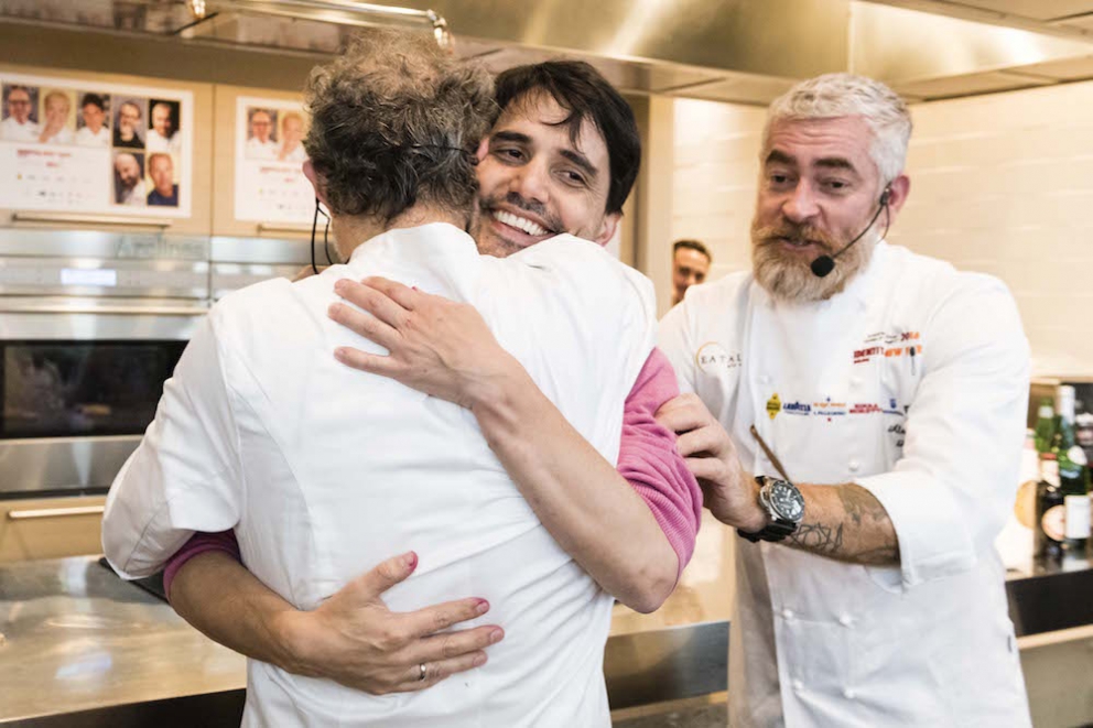 Galleria fotografica






Giancarlo Perbellini di Casa Perbellini, mattatore a Chicago









Gnocchi di polenta di Storo, pane, verze, rape rosse, brodo al caprino e polvere di crosta di Grana Padano, il piatto della lezione di Perbellini in Illinois









Le t-shirt di Eataly









Sarah Grueneberg, chef del ristorante Monteverde di Chicago, una bella sorpresa

 









La pasta di Sarah è quasi cotta…









…e darà vita a splendidi Spaghetti Monograno Felicetti, Grana Padano, pecorino romano e toscano, ricotta di siero di latte, blend di 4 pepi









Carlo Cracco, protagonista di una lezione e di un pranzo a Chicago









The making of… Bacio Perugina

 









Gli Spaghettoni Felicetti con plancton di Carlo Cracco

 









Fusillotti Cappelli Monograno Felicetti e burro affumicato, un primo efficace di Carlo Cracco

 









Pasta ancora protagonista con i deliziosi Sedani Monograno Felicetti e vellutata di fagioli con polpo, abalone della baia di Monterey e pepe affumicato di Michael Tusk, chef del Quince di San Francisco

 









I tortelli al topinambur, primo piatto del pranzo di Eataly Chicago. La firma è ancora di Michael Tusk

 









L’Uovo affumicato presentato da Carlo Cracco al pranzo di Chicago

 









Crostata di buttermilk, il dolce di Chicago firmato a Eataly Chicago da Rob Wing, resident chef

 









Spalla fondente d’agnello, cipolla, mozzarella affumicata e pane al pomodoro, il secondo di Chicago di Giancarlo Perbellini

 









I formaggi di Carozzi: Quader de Cavra, formaggio Branzi, Valtunt della Valsassina

 









Franco Pepe e Lidia Bastianich, protagonisti della lezione d’apertura della settima edizione di Identità New York

 









Tutto esaurito anche quest’anno alla Scuola di Eataly Flatiron

 









Il prologo della lezione numero 2 di New York: Massimo Bottura e Alex Atala vanno in diretta sulla pagina facebook del New York Times. Con loro, la foodjournalist Melissa Clark

 









Massimo Bottura e Alex Atala

 









I passatelli ricavati dagli scarti della pizza, oggetto della lezione newyorkese di Massimo Bottura

 









Massimo Bottura e il fido secondo Davide Di Fabio

 









Alex Atala, passione paulista

 









Il piatto della lezione di Alex Atala: petto di vitello (brisket) con bacuri e cipolle pickled

 









L’omaggio di Massimo Bottura a Identità Golose

 









Massimo Bottura scherza coi ragazzi del suo team

 









La Lasagna di zucchine con pomodori e marinara piccante, il piatto di Matthew Kenney, cuoco vegano e crudista americano

 









La Zuppa di Grana Padano con pomodori pelati e pane raffermo di Niko Romito, co-autore con Kenney della terza e ultima lezione di New York

 









Romito e il metrò

 









Paolo Marchi e Matthew Kenney al pronti-via della cena Dine Around da Eataly Flatiron

 









La Tagliatelle di alghe cacio e pepe di Matthey Kenney al Dine Around

 









Tartufi protagonisti con Urbani Truffles

 









Dine Around: Massimo Bottura spiega ai convenuti il suo “Lenticchia è meglio del caviale”

 









Say cheeese

 









Il resident chef di Eataly Flatiron Fortunato Nicotra al lavoro al Dine Around col suo piatto: Felicetti Conchiglie Nere, Grana Padano e ristretto di pera

 









Le Bombe alla crema di Niko Romito e Dino Como, il dessert del Dine Around

 









Una curiosa espressione parallela di Romito e il suo staff

 









Lidia Bastianch e Niko Romito

 









L’olio è di Villa Manodori

 









Vince Gerasole (qui con Sarah Grueneberg), presentatore delle 5 lezioni nelle due città

 









Giancarlo Perbellini e Sarah Grueneberg

 









Il piatto in tazzina preparato da Carlo Cracco a Chicago per Lavazza

 









Con Carlo Cracco e Michael Tusk, Chiara Zucchetti di Lavazza

 









Cristina Ziliani, autrice di spumeggianti prologhi alle lezioni

 









Nicola Farinetti

 









La pizza di Franco Pepe

 









Paolo Marchi, Melissa Clark, Alex Atala

 









Alex Atala

 









Elisabetta Serraiotto, Consorzio di Tutela Grana Padano, con Massimo Bottura

 






