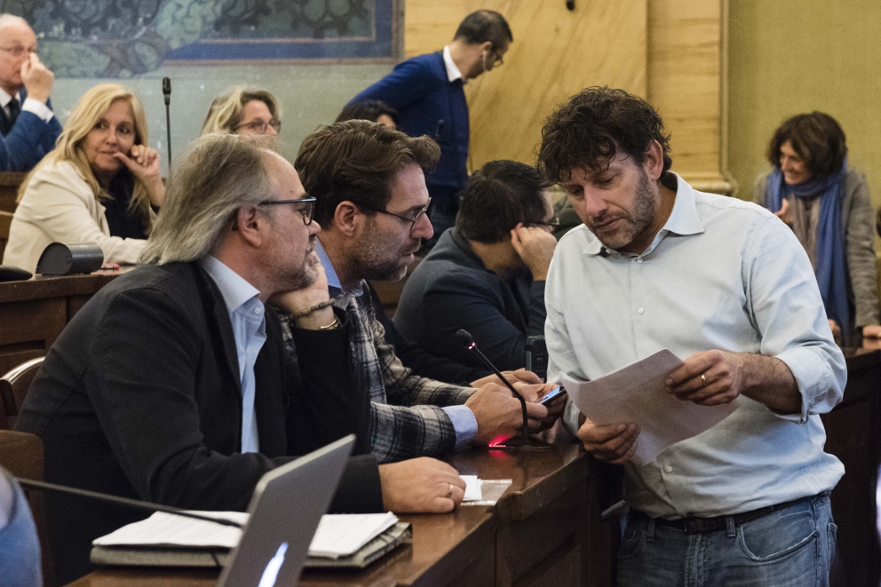 Photogallery











Annie Féolde e Aimo Moroni









Andrea Berton con Davide Oldani









Un attento Pietro Leemann









Alcuni soci benemeriti: Alfonso Iaccarino, Annie Féolde, Aimo e Nadia Moroni









L'applauditissimo intervento di Corrado Assenza









Cesare Battisti, Marco Sacco, Renato Bosco e Pietro Zito. Sacco ha dichiarato: «Soprattutto dopo Expo 2015, siamo riconosciuti tra i Paesi con il maggior capitale di storia e cultura enogastronomica. Oggi  il Governo ci premia affidandoci ufficialmente una missione che da tempo già molti di noi perseguivano singolarmente. Valorizzeremo così in sinergia con le Istituzioni un patrimonio che è di tutti, portando nel mondo l’arte culinaria nel nostro dna di chef, cuochi, piazzaioli e ristoratori»

 









L'intervento di Davide Oldani









Alfonso Iaccarino














Assenza dialoga con Sacco, Battisti in mezzo ai due









Aimo e Nadia Moroni









Cristina Bowerman e Carlin Petrini














Chiacchiere tra Moreno Cedroni e Pietro Zito









Carlo Cracco sul palco






