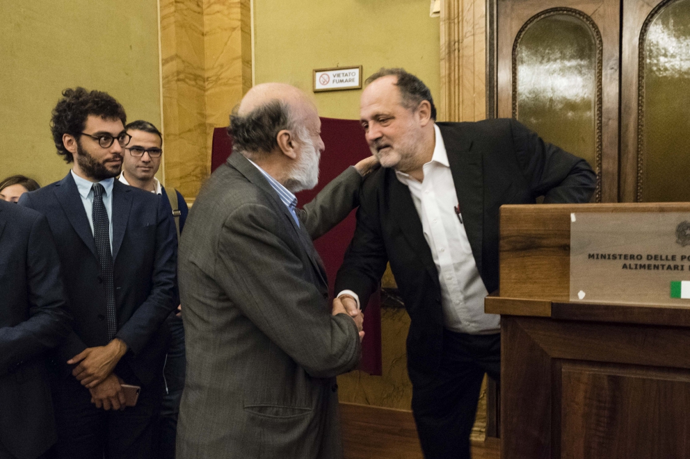 Photogallery











Annie Féolde e Aimo Moroni









Andrea Berton con Davide Oldani









Un attento Pietro Leemann









Alcuni soci benemeriti: Alfonso Iaccarino, Annie Féolde, Aimo e Nadia Moroni









L'applauditissimo intervento di Corrado Assenza









Cesare Battisti, Marco Sacco, Renato Bosco e Pietro Zito. Sacco ha dichiarato: «Soprattutto dopo Expo 2015, siamo riconosciuti tra i Paesi con il maggior capitale di storia e cultura enogastronomica. Oggi  il Governo ci premia affidandoci ufficialmente una missione che da tempo già molti di noi perseguivano singolarmente. Valorizzeremo così in sinergia con le Istituzioni un patrimonio che è di tutti, portando nel mondo l’arte culinaria nel nostro dna di chef, cuochi, piazzaioli e ristoratori»

 









L'intervento di Davide Oldani









Alfonso Iaccarino














Assenza dialoga con Sacco, Battisti in mezzo ai due









Aimo e Nadia Moroni









Cristina Bowerman e Carlin Petrini














Chiacchiere tra Moreno Cedroni e Pietro Zito









Carlo Cracco sul palco









Sacco, Bosco e Battisti









Franco Pepe e Paolo Marchi









Alessandro Gilmozzi e Paolo Marchi presentano il simbolo dell'associazione











