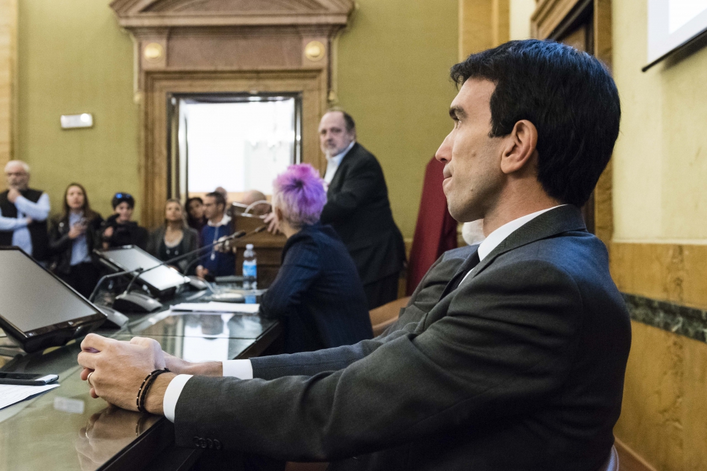 Photogallery











Annie Féolde e Aimo Moroni









Andrea Berton con Davide Oldani









Un attento Pietro Leemann









Alcuni soci benemeriti: Alfonso Iaccarino, Annie Féolde, Aimo e Nadia Moroni









L'applauditissimo intervento di Corrado Assenza









Cesare Battisti, Marco Sacco, Renato Bosco e Pietro Zito. Sacco ha dichiarato: «Soprattutto dopo Expo 2015, siamo riconosciuti tra i Paesi con il maggior capitale di storia e cultura enogastronomica. Oggi  il Governo ci premia affidandoci ufficialmente una missione che da tempo già molti di noi perseguivano singolarmente. Valorizzeremo così in sinergia con le Istituzioni un patrimonio che è di tutti, portando nel mondo l’arte culinaria nel nostro dna di chef, cuochi, piazzaioli e ristoratori»

 









L'intervento di Davide Oldani









Alfonso Iaccarino














Assenza dialoga con Sacco, Battisti in mezzo ai due









Aimo e Nadia Moroni









Cristina Bowerman e Carlin Petrini














Chiacchiere tra Moreno Cedroni e Pietro Zito









Carlo Cracco sul palco









Sacco, Bosco e Battisti









Franco Pepe e Paolo Marchi









Alessandro Gilmozzi e Paolo Marchi presentano il simbolo dell'associazione














Stretta di mano tra Carlin Petrini e Paolo Marchi






