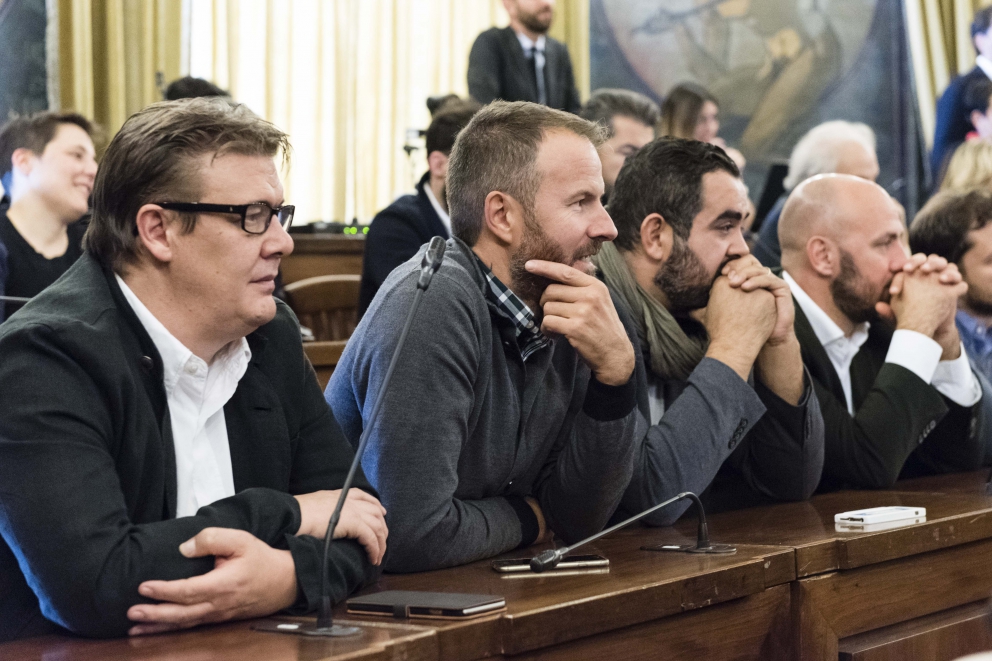 Photogallery











Annie Féolde e Aimo Moroni









Andrea Berton con Davide Oldani









Un attento Pietro Leemann









Alcuni soci benemeriti: Alfonso Iaccarino, Annie Féolde, Aimo e Nadia Moroni









L'applauditissimo intervento di Corrado Assenza









Cesare Battisti, Marco Sacco, Renato Bosco e Pietro Zito. Sacco ha dichiarato: «Soprattutto dopo Expo 2015, siamo riconosciuti tra i Paesi con il maggior capitale di storia e cultura enogastronomica. Oggi  il Governo ci premia affidandoci ufficialmente una missione che da tempo già molti di noi perseguivano singolarmente. Valorizzeremo così in sinergia con le Istituzioni un patrimonio che è di tutti, portando nel mondo l’arte culinaria nel nostro dna di chef, cuochi, piazzaioli e ristoratori»

 









L'intervento di Davide Oldani









Alfonso Iaccarino














Assenza dialoga con Sacco, Battisti in mezzo ai due









Aimo e Nadia Moroni









Cristina Bowerman e Carlin Petrini














Chiacchiere tra Moreno Cedroni e Pietro Zito









Carlo Cracco sul palco









Sacco, Bosco e Battisti









Franco Pepe e Paolo Marchi









Alessandro Gilmozzi e Paolo Marchi presentano il simbolo dell'associazione














Stretta di mano tra Carlin Petrini e Paolo Marchi











