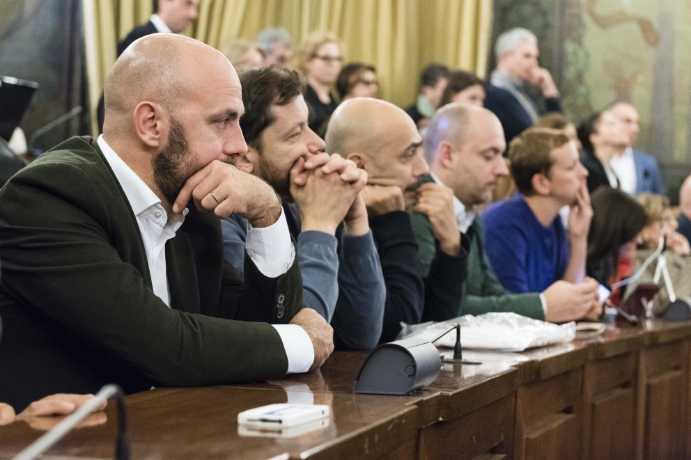 Photogallery











Annie Féolde e Aimo Moroni









Andrea Berton con Davide Oldani









Un attento Pietro Leemann









Alcuni soci benemeriti: Alfonso Iaccarino, Annie Féolde, Aimo e Nadia Moroni









L'applauditissimo intervento di Corrado Assenza









Cesare Battisti, Marco Sacco, Renato Bosco e Pietro Zito. Sacco ha dichiarato: «Soprattutto dopo Expo 2015, siamo riconosciuti tra i Paesi con il maggior capitale di storia e cultura enogastronomica. Oggi  il Governo ci premia affidandoci ufficialmente una missione che da tempo già molti di noi perseguivano singolarmente. Valorizzeremo così in sinergia con le Istituzioni un patrimonio che è di tutti, portando nel mondo l’arte culinaria nel nostro dna di chef, cuochi, piazzaioli e ristoratori»

 









L'intervento di Davide Oldani









Alfonso Iaccarino














Assenza dialoga con Sacco, Battisti in mezzo ai due









Aimo e Nadia Moroni









Cristina Bowerman e Carlin Petrini














Chiacchiere tra Moreno Cedroni e Pietro Zito









Carlo Cracco sul palco









Sacco, Bosco e Battisti









Franco Pepe e Paolo Marchi









Alessandro Gilmozzi e Paolo Marchi presentano il simbolo dell'associazione














Stretta di mano tra Carlin Petrini e Paolo Marchi














Alessandro Gilmozzi, Simone Padoan, Roy Caceres, Daniele Usai









Giuseppe Carrus, Antonia Klugmann, Roberto Petza, Manuel Costardi






