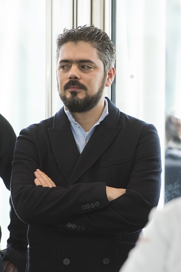 Galleria fotografica






Fabio Abbattista, Leone Felice, Erbusco (Brescia)
«Vorrei che emergesse tutta la nostra capacità di innovare e di organizzare con semplicità anche gli eventi più importanti»








Ugo Alciati, Guido, Costigliole d’Asti (Asti)
(Italian & international best chefs, 6-10 maggio)
«Vorrei tante cose, con una ciliegina sulla torta: che il mondo intero capisse quanto siamo bravi a cucinare»





