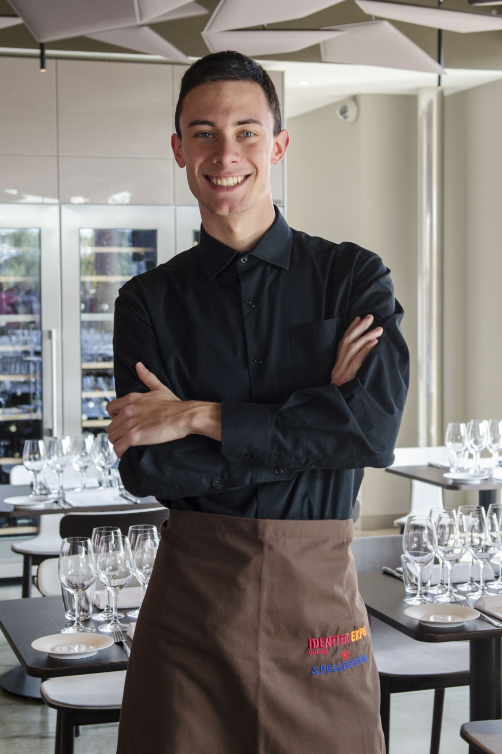 Galleria fotografica






Andrea Ribaldone dà indicazioni alla squadra








In posa








Briefing prima del serivizio








Con Ugo Alciati








Viviana Varese spiega i piatti ai camerieri








Riunione con Anthony Genovese























Con Carlo Cracco






























