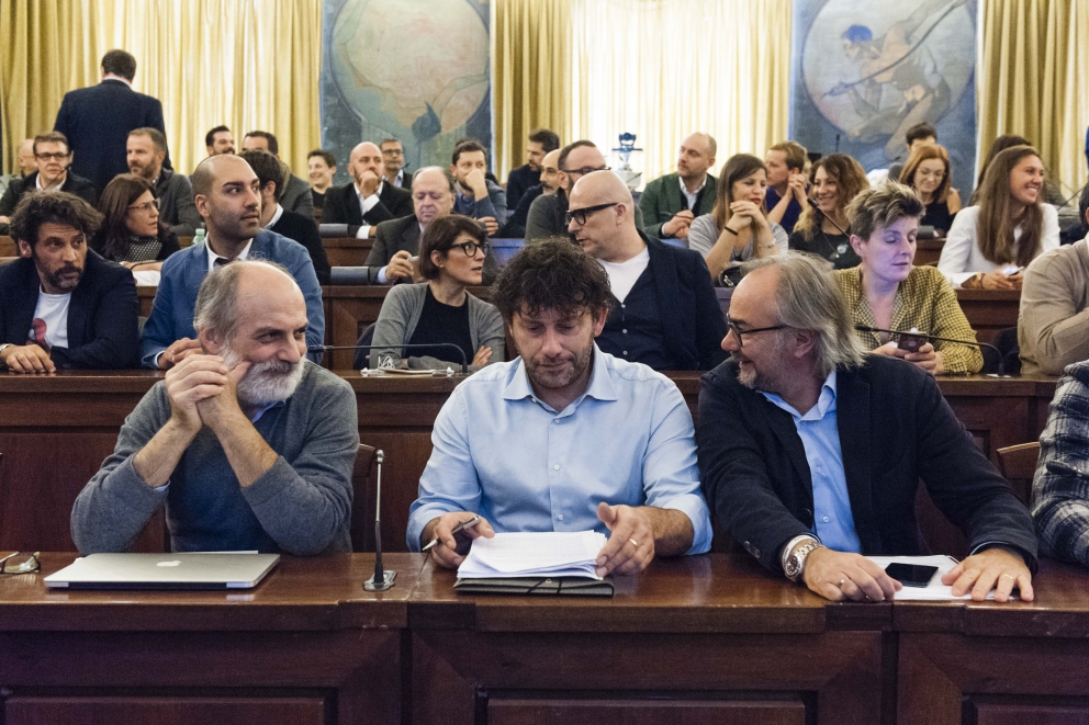 Photogallery











Annie Féolde e Aimo Moroni









Andrea Berton con Davide Oldani









Un attento Pietro Leemann









Alcuni soci benemeriti: Alfonso Iaccarino, Annie Féolde, Aimo e Nadia Moroni









L'applauditissimo intervento di Corrado Assenza









Cesare Battisti, Marco Sacco, Renato Bosco e Pietro Zito. Sacco ha dichiarato: «Soprattutto dopo Expo 2015, siamo riconosciuti tra i Paesi con il maggior capitale di storia e cultura enogastronomica. Oggi  il Governo ci premia affidandoci ufficialmente una missione che da tempo già molti di noi perseguivano singolarmente. Valorizzeremo così in sinergia con le Istituzioni un patrimonio che è di tutti, portando nel mondo l’arte culinaria nel nostro dna di chef, cuochi, piazzaioli e ristoratori»

 









L'intervento di Davide Oldani









Alfonso Iaccarino











