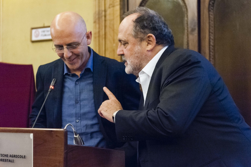 Photogallery











Annie Féolde e Aimo Moroni









Andrea Berton con Davide Oldani









Un attento Pietro Leemann









Alcuni soci benemeriti: Alfonso Iaccarino, Annie Féolde, Aimo e Nadia Moroni









L'applauditissimo intervento di Corrado Assenza









Cesare Battisti, Marco Sacco, Renato Bosco e Pietro Zito. Sacco ha dichiarato: «Soprattutto dopo Expo 2015, siamo riconosciuti tra i Paesi con il maggior capitale di storia e cultura enogastronomica. Oggi  il Governo ci premia affidandoci ufficialmente una missione che da tempo già molti di noi perseguivano singolarmente. Valorizzeremo così in sinergia con le Istituzioni un patrimonio che è di tutti, portando nel mondo l’arte culinaria nel nostro dna di chef, cuochi, piazzaioli e ristoratori»

 









L'intervento di Davide Oldani









Alfonso Iaccarino














Assenza dialoga con Sacco, Battisti in mezzo ai due









Aimo e Nadia Moroni









Cristina Bowerman e Carlin Petrini














Chiacchiere tra Moreno Cedroni e Pietro Zito









Carlo Cracco sul palco









Sacco, Bosco e Battisti






