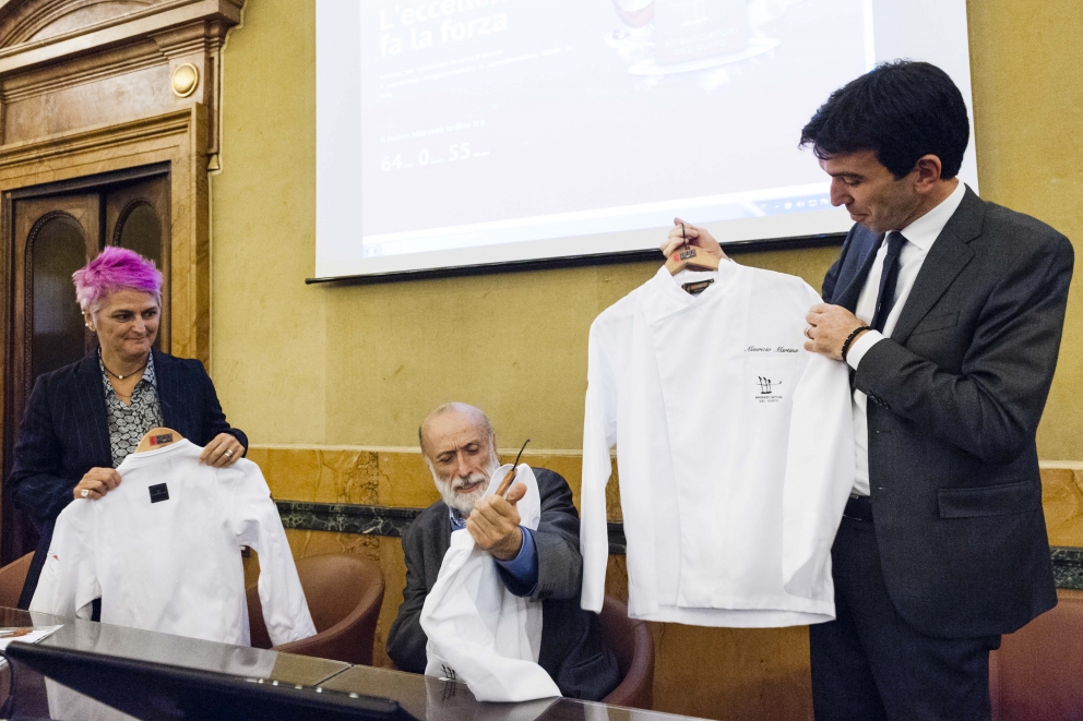Photogallery











Annie Féolde e Aimo Moroni









Andrea Berton con Davide Oldani









Un attento Pietro Leemann









Alcuni soci benemeriti: Alfonso Iaccarino, Annie Féolde, Aimo e Nadia Moroni









L'applauditissimo intervento di Corrado Assenza









Cesare Battisti, Marco Sacco, Renato Bosco e Pietro Zito. Sacco ha dichiarato: «Soprattutto dopo Expo 2015, siamo riconosciuti tra i Paesi con il maggior capitale di storia e cultura enogastronomica. Oggi  il Governo ci premia affidandoci ufficialmente una missione che da tempo già molti di noi perseguivano singolarmente. Valorizzeremo così in sinergia con le Istituzioni un patrimonio che è di tutti, portando nel mondo l’arte culinaria nel nostro dna di chef, cuochi, piazzaioli e ristoratori»

 









L'intervento di Davide Oldani









Alfonso Iaccarino














Assenza dialoga con Sacco, Battisti in mezzo ai due









Aimo e Nadia Moroni









Cristina Bowerman e Carlin Petrini














Chiacchiere tra Moreno Cedroni e Pietro Zito









Carlo Cracco sul palco









Sacco, Bosco e Battisti









Franco Pepe e Paolo Marchi









Alessandro Gilmozzi e Paolo Marchi presentano il simbolo dell'associazione














Stretta di mano tra Carlin Petrini e Paolo Marchi














Alessandro Gilmozzi, Simone Padoan, Roy Caceres, Daniele Usai









Giuseppe Carrus, Antonia Klugmann, Roberto Petza, Manuel Costardi









Daniele Usai, Giulio Terrinoni, ​Anthony Genovese









Viviana Varese con Claudio Ceroni, patron di MagentaBureau






