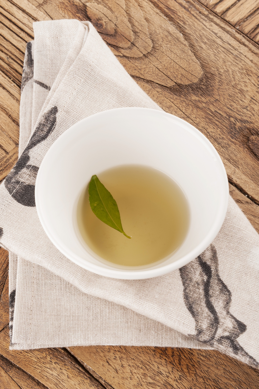 Galleria fotografica






Snacks della cena di Camanini: Alga nori e mortadella, Riso soffiato, nero di seppia e Parmigiano tostato all’anice stellato (tutte le foto sono di Brambilla-Serrani)









Gambero, olio di semi di fragola, Campari









Mandorla e gin









Spaghettone al burro e lievito









Cacio e pepe in vescica






