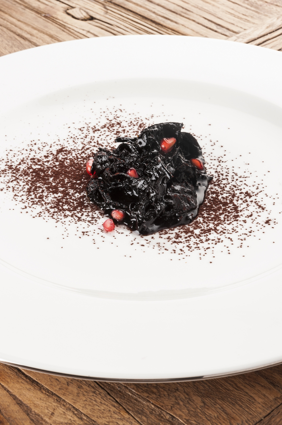 Galleria fotografica






Snacks della cena di Camanini: Alga nori e mortadella, Riso soffiato, nero di seppia e Parmigiano tostato all’anice stellato (tutte le foto sono di Brambilla-Serrani)









Gambero, olio di semi di fragola, Campari









Mandorla e gin









Spaghettone al burro e lievito









Cacio e pepe in vescica









Brodo di pesce azzurro






