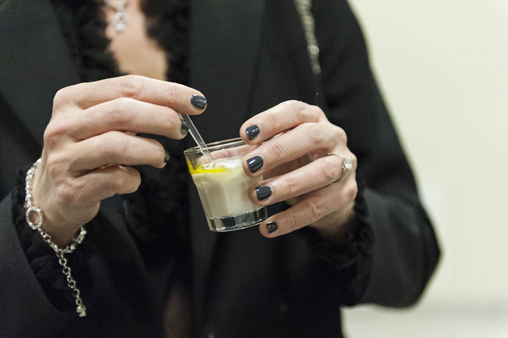 Galleria fotografica






Camilla Pietrantonio del Centro Clinico Nemo, infaticabile organizzatrice della serata









In cucina si prepara lo Sgombro Amarcord di Misha Sukyas del ristorante Puzzle: è marinato nel sangue di bue









I bun, panini al vapore, di Eugenio Roncoroni de Al Mercato









Alessandro Procopio del team Oldani, ristorante D'O di Cornaredo









Misha Sukyas e Matteo Monti del ristorante Rebelor del Pont di Milano









Con Sukyas e Monti, ragazze impegnate nell'organizzazione della serata Nemo. Seconda da sinistra, Daria Abbondi di Magenta Bureau









Il midollo alla brace, metà della pietanza che cucinerà Diego Rossi del ristorante Trippa di Milano









Diego Rossi ed Eugenio Roncoroni









Monti, Rossi, Eugenio Boer di Essenza (Milano) e Christian Milone della Trattoria Zappatori di Pienrolo (Torino)









Eruzione al limone di Roberto Di Pinto del Bulgari di Milano, assente giustificato causa viaggio di nozze









Il riso di Boer e Milone









Christian Milone














La Bruschetta toscana secondo i disfagici di Matteo Monti









Alberto Fontana, presidente della Fondazione Serena/Nemo e lo chef Davide Oldani









Tanti i ragzzi impegnati e i volontari della serata









Giacomo Gironi (Al Mercato, responsabile della sala nella cena di Nemo), Milone e Boer
























Paolo Marchi e Claudio Ceroni di Identità Golose














La serata è stata allietata dalle musiche di Fabius Constable & The Celtic Harp Orchestra









Il panettone con zabaione di Andrea Besuschio, pasticciere di Abbiategrasso
















