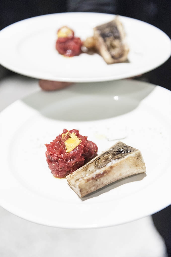 Galleria fotografica






Camilla Pietrantonio del Centro Clinico Nemo, infaticabile organizzatrice della serata









In cucina si prepara lo Sgombro Amarcord di Misha Sukyas del ristorante Puzzle: è marinato nel sangue di bue









I bun, panini al vapore, di Eugenio Roncoroni de Al Mercato









Alessandro Procopio del team Oldani, ristorante D'O di Cornaredo









Misha Sukyas e Matteo Monti del ristorante Rebelor del Pont di Milano









Con Sukyas e Monti, ragazze impegnate nell'organizzazione della serata Nemo. Seconda da sinistra, Daria Abbondi di Magenta Bureau









Il midollo alla brace, metà della pietanza che cucinerà Diego Rossi del ristorante Trippa di Milano









Diego Rossi ed Eugenio Roncoroni









Monti, Rossi, Eugenio Boer di Essenza (Milano) e Christian Milone della Trattoria Zappatori di Pienrolo (Torino)









Eruzione al limone di Roberto Di Pinto del Bulgari di Milano, assente giustificato causa viaggio di nozze









Il riso di Boer e Milone









Christian Milone














La Bruschetta toscana secondo i disfagici di Matteo Monti









Alberto Fontana, presidente della Fondazione Serena/Nemo e lo chef Davide Oldani









Tanti i ragzzi impegnati e i volontari della serata









Giacomo Gironi (Al Mercato, responsabile della sala nella cena di Nemo), Milone e Boer
























Paolo Marchi e Claudio Ceroni di Identità Golose














La serata è stata allietata dalle musiche di Fabius Constable & The Celtic Harp Orchestra









Il panettone con zabaione di Andrea Besuschio, pasticciere di Abbiategrasso
























Oldani con Renato Pocaterra, segretario generale di Fondazione Serena/Nemo






