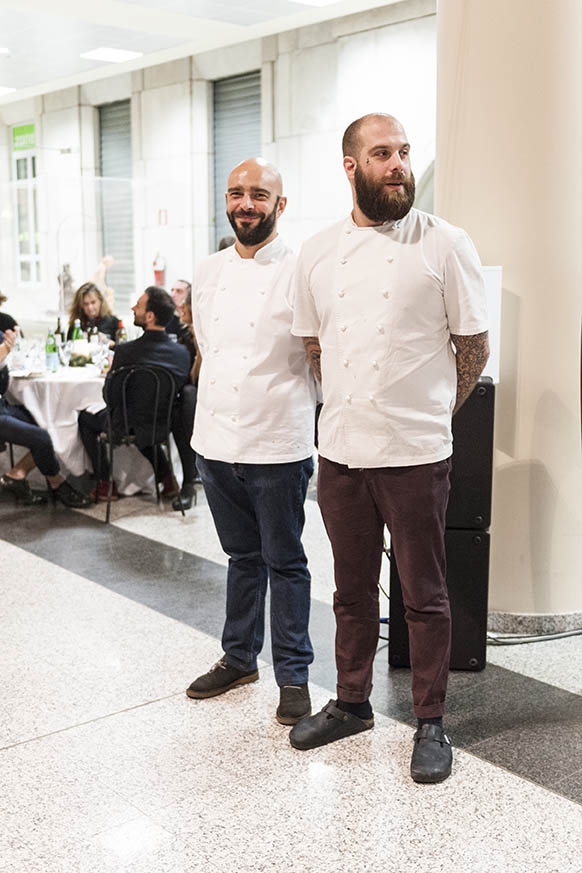 Galleria fotografica






Camilla Pietrantonio del Centro Clinico Nemo, infaticabile organizzatrice della serata









In cucina si prepara lo Sgombro Amarcord di Misha Sukyas del ristorante Puzzle: è marinato nel sangue di bue









I bun, panini al vapore, di Eugenio Roncoroni de Al Mercato









Alessandro Procopio del team Oldani, ristorante D'O di Cornaredo









Misha Sukyas e Matteo Monti del ristorante Rebelor del Pont di Milano









Con Sukyas e Monti, ragazze impegnate nell'organizzazione della serata Nemo. Seconda da sinistra, Daria Abbondi di Magenta Bureau









Il midollo alla brace, metà della pietanza che cucinerà Diego Rossi del ristorante Trippa di Milano









Diego Rossi ed Eugenio Roncoroni









Monti, Rossi, Eugenio Boer di Essenza (Milano) e Christian Milone della Trattoria Zappatori di Pienrolo (Torino)









Eruzione al limone di Roberto Di Pinto del Bulgari di Milano, assente giustificato causa viaggio di nozze









Il riso di Boer e Milone









Christian Milone














La Bruschetta toscana secondo i disfagici di Matteo Monti









Alberto Fontana, presidente della Fondazione Serena/Nemo e lo chef Davide Oldani









Tanti i ragzzi impegnati e i volontari della serata









Giacomo Gironi (Al Mercato, responsabile della sala nella cena di Nemo), Milone e Boer
























Paolo Marchi e Claudio Ceroni di Identità Golose














La serata è stata allietata dalle musiche di Fabius Constable & The Celtic Harp Orchestra









Il panettone con zabaione di Andrea Besuschio, pasticciere di Abbiategrasso
























Oldani con Renato Pocaterra, segretario generale di Fondazione Serena/Nemo









Tartare di angus grass fed e middolo alla brace di Diego Rossi






