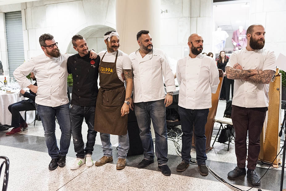 Galleria fotografica






Camilla Pietrantonio del Centro Clinico Nemo, infaticabile organizzatrice della serata









In cucina si prepara lo Sgombro Amarcord di Misha Sukyas del ristorante Puzzle: è marinato nel sangue di bue









I bun, panini al vapore, di Eugenio Roncoroni de Al Mercato









Alessandro Procopio del team Oldani, ristorante D'O di Cornaredo









Misha Sukyas e Matteo Monti del ristorante Rebelor del Pont di Milano









Con Sukyas e Monti, ragazze impegnate nell'organizzazione della serata Nemo. Seconda da sinistra, Daria Abbondi di Magenta Bureau









Il midollo alla brace, metà della pietanza che cucinerà Diego Rossi del ristorante Trippa di Milano









Diego Rossi ed Eugenio Roncoroni









Monti, Rossi, Eugenio Boer di Essenza (Milano) e Christian Milone della Trattoria Zappatori di Pienrolo (Torino)









Eruzione al limone di Roberto Di Pinto del Bulgari di Milano, assente giustificato causa viaggio di nozze









Il riso di Boer e Milone









Christian Milone














La Bruschetta toscana secondo i disfagici di Matteo Monti









Alberto Fontana, presidente della Fondazione Serena/Nemo e lo chef Davide Oldani









Tanti i ragzzi impegnati e i volontari della serata









Giacomo Gironi (Al Mercato, responsabile della sala nella cena di Nemo), Milone e Boer
























Paolo Marchi e Claudio Ceroni di Identità Golose














La serata è stata allietata dalle musiche di Fabius Constable & The Celtic Harp Orchestra









Il panettone con zabaione di Andrea Besuschio, pasticciere di Abbiategrasso
























Oldani con Renato Pocaterra, segretario generale di Fondazione Serena/Nemo









Tartare di angus grass fed e middolo alla brace di Diego Rossi









Monti & Roncoroni






